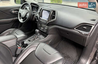 Внедорожник / Кроссовер Jeep Cherokee 2019 в 