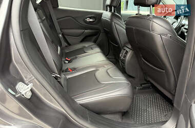 Внедорожник / Кроссовер Jeep Cherokee 2019 в 