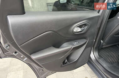 Внедорожник / Кроссовер Jeep Cherokee 2019 в 