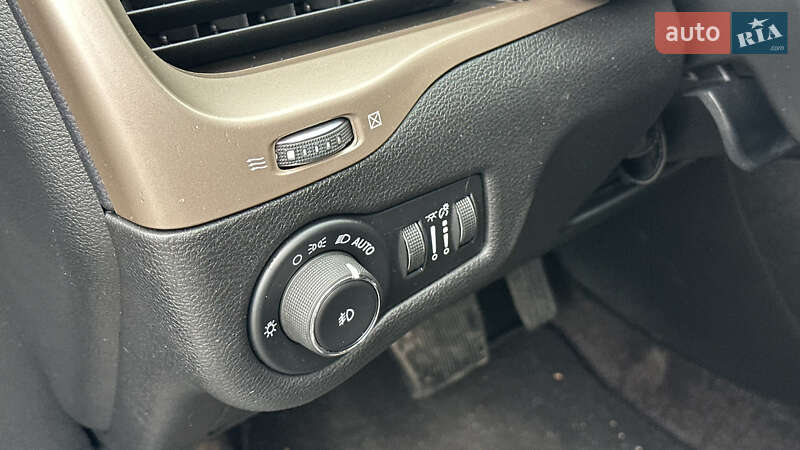 Позашляховик / Кросовер Jeep Cherokee 2017 в Полтаві фото 11 Позашляховик / Кросовер Jeep Cherokee 2017 в Полтаві