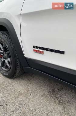 Внедорожник / Кроссовер Jeep Cherokee 2022 в 