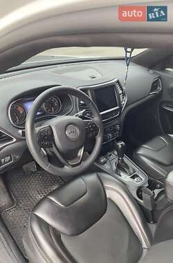 Внедорожник / Кроссовер Jeep Cherokee 2022 в 