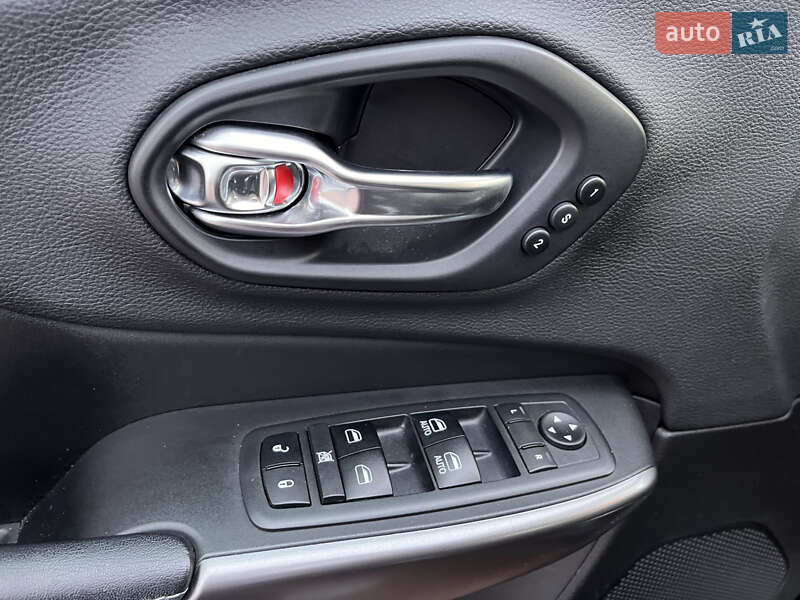 Внедорожник / Кроссовер Jeep Cherokee 2019 в Львове