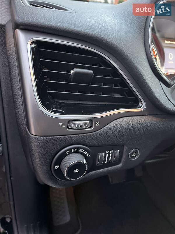 Внедорожник / Кроссовер Jeep Cherokee 2019 в Львове