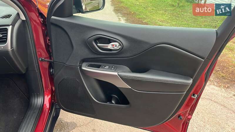 Внедорожник / Кроссовер Jeep Cherokee 2019 в Полтаве