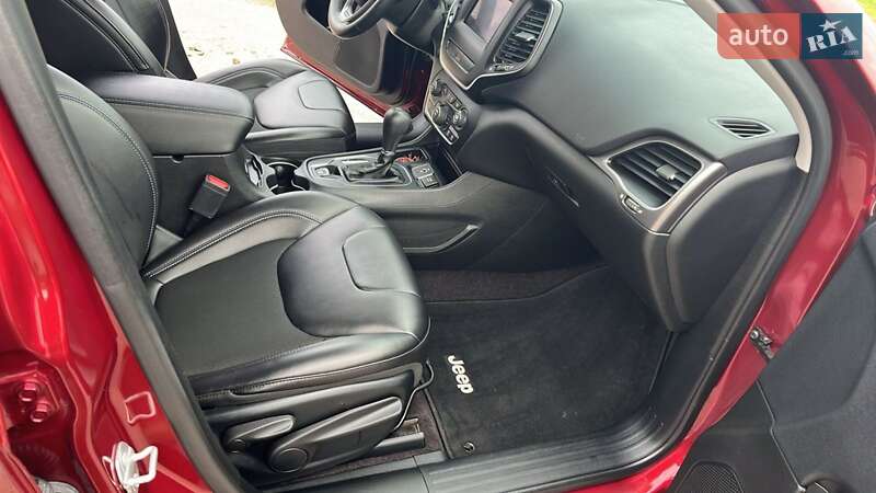 Внедорожник / Кроссовер Jeep Cherokee 2019 в Полтаве