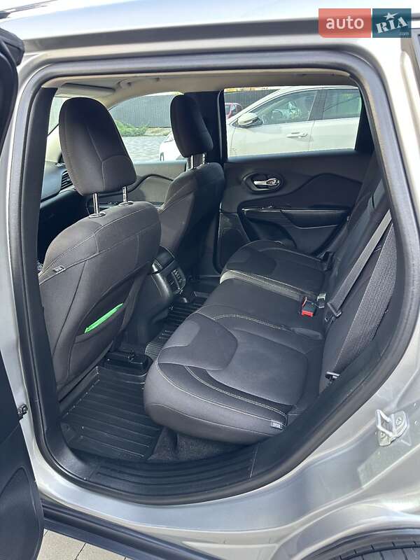 Позашляховик / Кросовер Jeep Cherokee 2015 в Рівному фото 17 Позашляховик / Кросовер Jeep Cherokee 2015 в Рівному