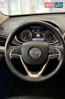 Позашляховик / Кросовер Jeep Cherokee 2015 в  фото 36 Позашляховик / Кросовер Jeep Cherokee 2015 в