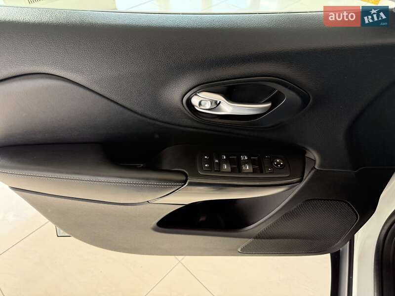 Внедорожник / Кроссовер Jeep Cherokee 2015 в Черновцах фото 53 Внедорожник / Кроссовер Jeep Cherokee 2015 в Черновцах