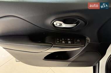 Позашляховик / Кросовер Jeep Cherokee 2015 в  фото 53 Позашляховик / Кросовер Jeep Cherokee 2015 в