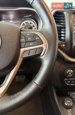 Позашляховик / Кросовер Jeep Cherokee 2015 в  фото 39 Позашляховик / Кросовер Jeep Cherokee 2015 в