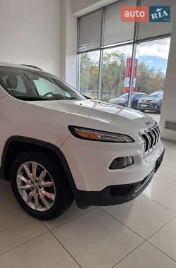 Позашляховик / Кросовер Jeep Cherokee 2015 в  фото 9 Позашляховик / Кросовер Jeep Cherokee 2015 в