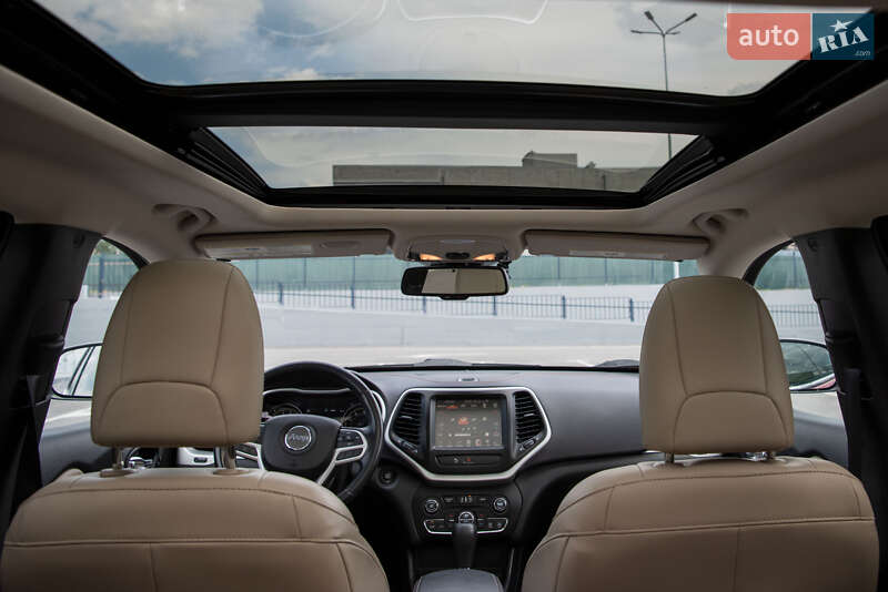 Внедорожник / Кроссовер Jeep Cherokee 2016 в Полтаве