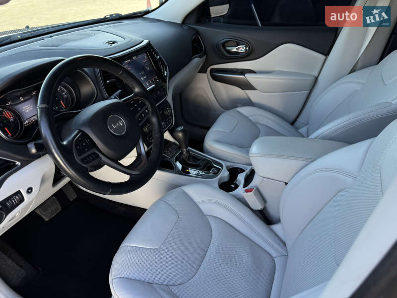 Внедорожник / Кроссовер Jeep Cherokee 2019 в Калуше