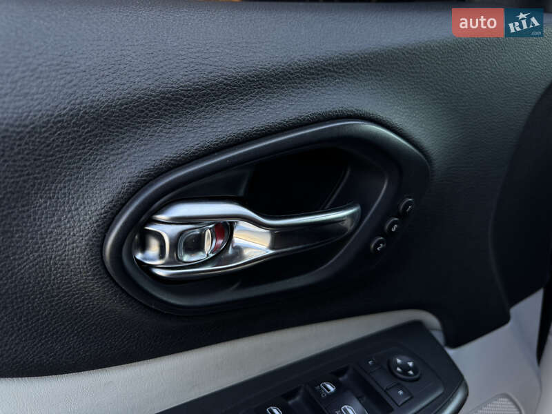 Внедорожник / Кроссовер Jeep Cherokee 2019 в Калуше