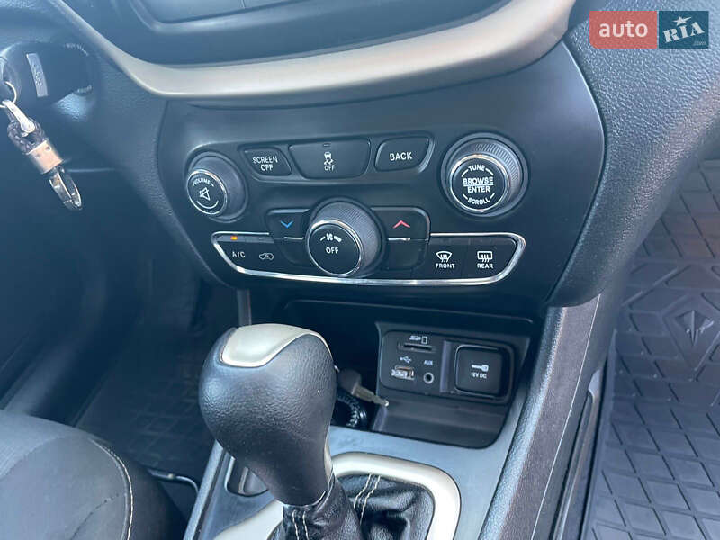 Внедорожник / Кроссовер Jeep Cherokee 2015 в Киеве фото 41 Внедорожник / Кроссовер Jeep Cherokee 2015 в Киеве