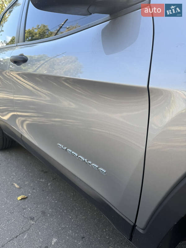 Внедорожник / Кроссовер Jeep Cherokee 2016 в Лубнах фото 11 Внедорожник / Кроссовер Jeep Cherokee 2016 в Лубнах