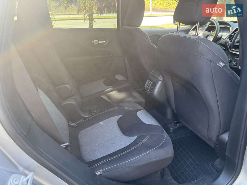 Внедорожник / Кроссовер Jeep Cherokee 2016 в Лубнах фото 15 Внедорожник / Кроссовер Jeep Cherokee 2016 в Лубнах
