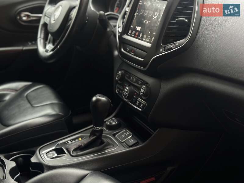 Внедорожник / Кроссовер Jeep Cherokee 2018 в Киеве фото 34 Внедорожник / Кроссовер Jeep Cherokee 2018 в Киеве