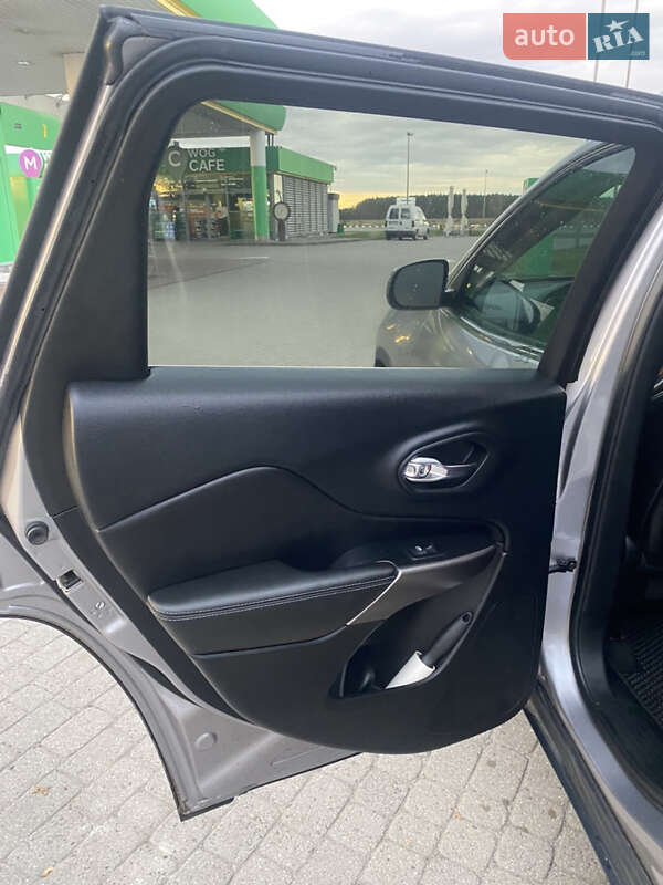 Внедорожник / Кроссовер Jeep Cherokee 2018 в Бродах фото 21 Внедорожник / Кроссовер Jeep Cherokee 2018 в Бродах