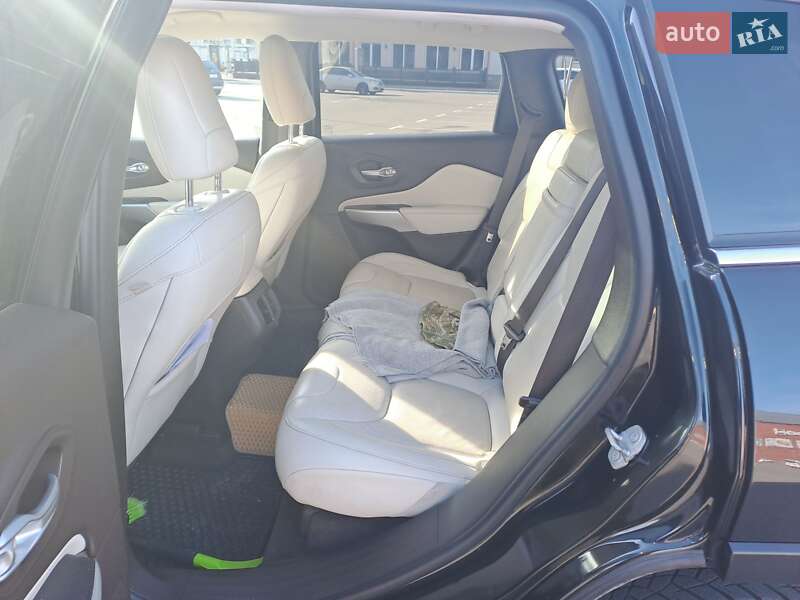 Внедорожник / Кроссовер Jeep Cherokee 2016 в Броварах