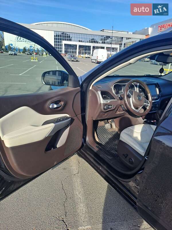 Внедорожник / Кроссовер Jeep Cherokee 2016 в Броварах