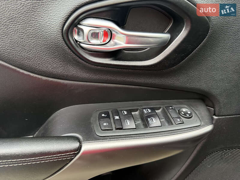 Внедорожник / Кроссовер Jeep Cherokee 2020 в Киеве