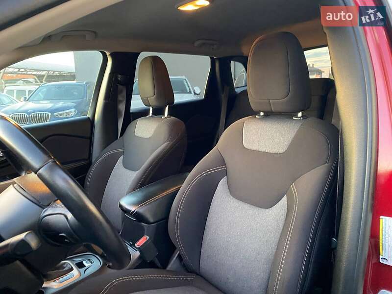 Позашляховик / Кросовер Jeep Cherokee 2016 в Львові