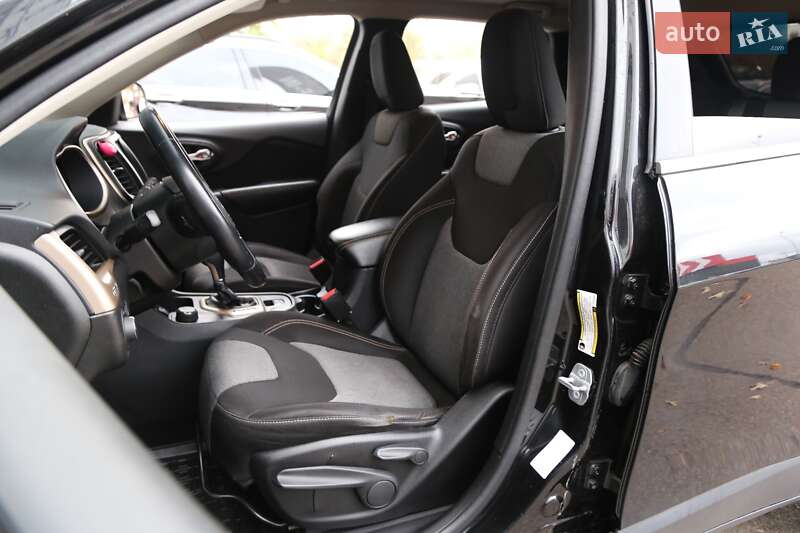 Внедорожник / Кроссовер Jeep Cherokee 2014 в Киеве