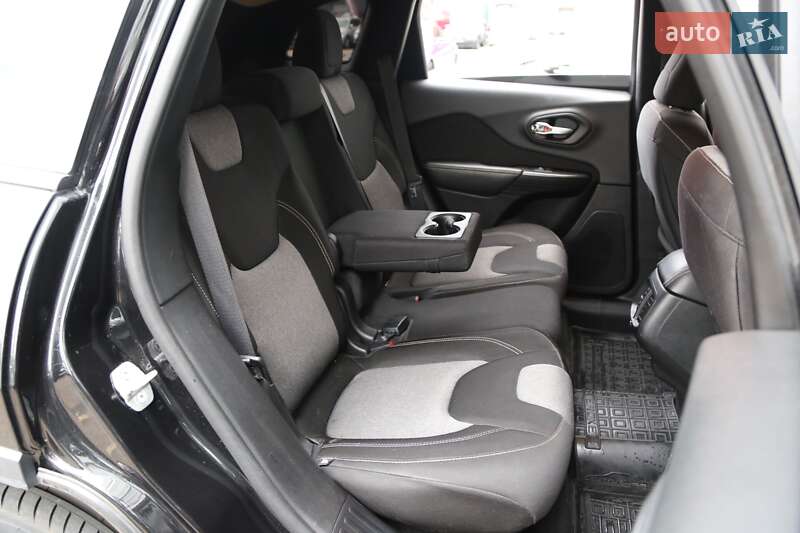 Внедорожник / Кроссовер Jeep Cherokee 2014 в Киеве