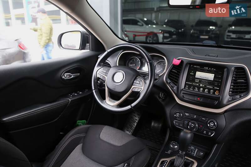 Внедорожник / Кроссовер Jeep Cherokee 2014 в Киеве
