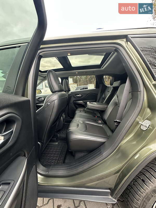 Позашляховик / Кросовер Jeep Cherokee 2021 в Києві