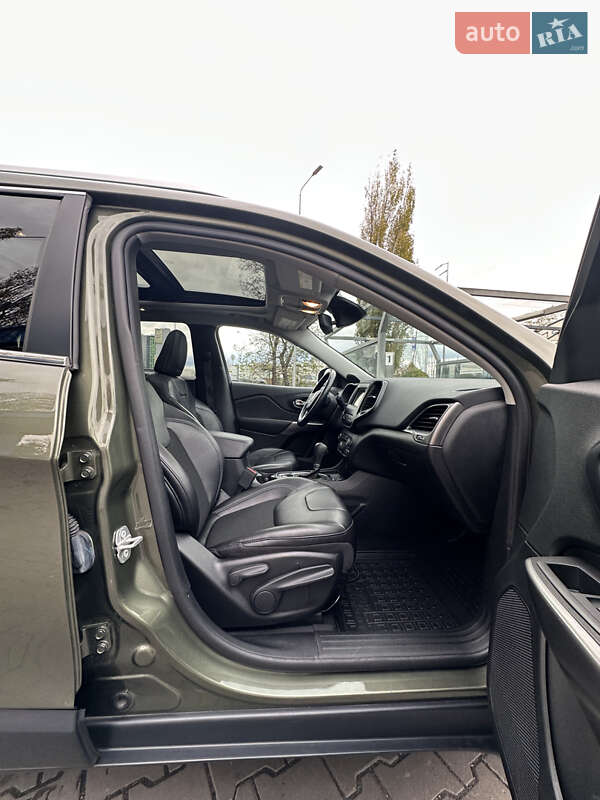 Позашляховик / Кросовер Jeep Cherokee 2021 в Києві