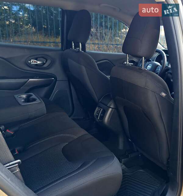 Внедорожник / Кроссовер Jeep Cherokee 2019 в Буче