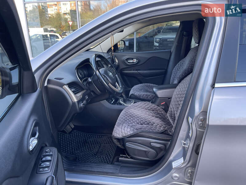 Позашляховик / Кросовер Jeep Cherokee 2013 в Полтаві