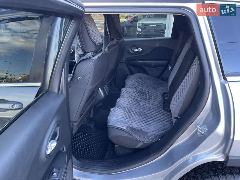 Позашляховик / Кросовер Jeep Cherokee 2013 в Полтаві