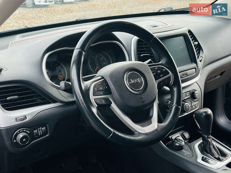 Внедорожник / Кроссовер Jeep Cherokee 2015 в Харькове