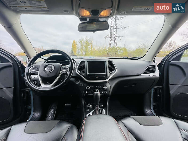 Внедорожник / Кроссовер Jeep Cherokee 2015 в Харькове