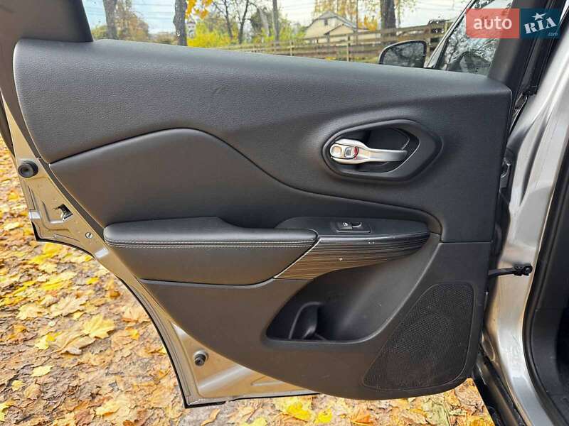 Внедорожник / Кроссовер Jeep Cherokee 2015 в Киеве фото 25 Внедорожник / Кроссовер Jeep Cherokee 2015 в Киеве