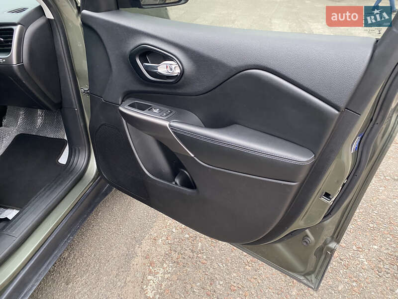 Внедорожник / Кроссовер Jeep Cherokee 2020 в Киеве