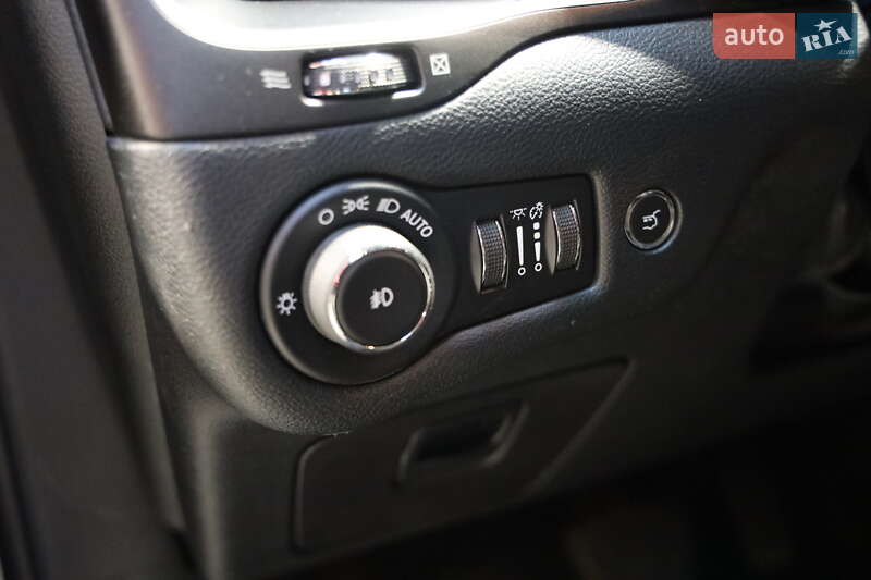 Внедорожник / Кроссовер Jeep Cherokee 2019 в Луцке