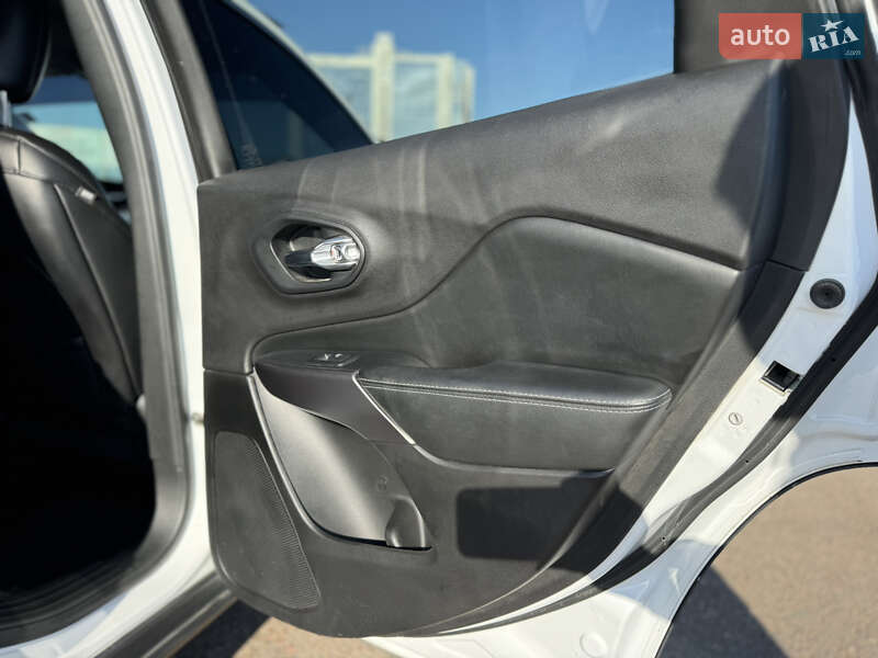 Внедорожник / Кроссовер Jeep Cherokee 2019 в Киеве фото 33 Внедорожник / Кроссовер Jeep Cherokee 2019 в Киеве