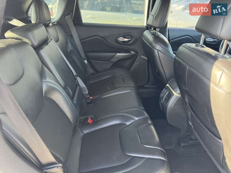 Внедорожник / Кроссовер Jeep Cherokee 2019 в Киеве фото 37 Внедорожник / Кроссовер Jeep Cherokee 2019 в Киеве
