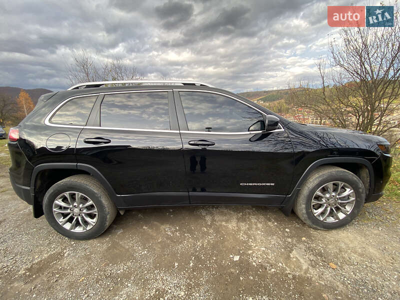 Позашляховик / Кросовер Jeep Cherokee 2020 в Воловцю