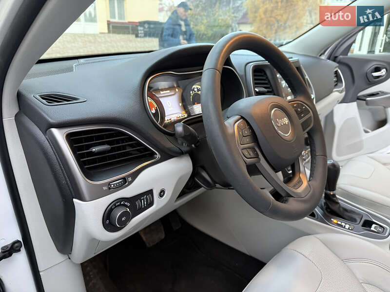 Внедорожник / Кроссовер Jeep Cherokee 2023 в Каменец-Подольском