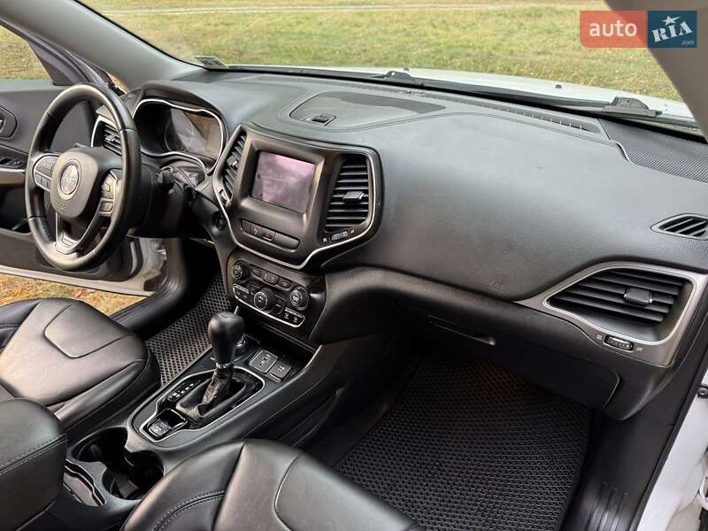 Внедорожник / Кроссовер Jeep Cherokee 2019 в Чернигове