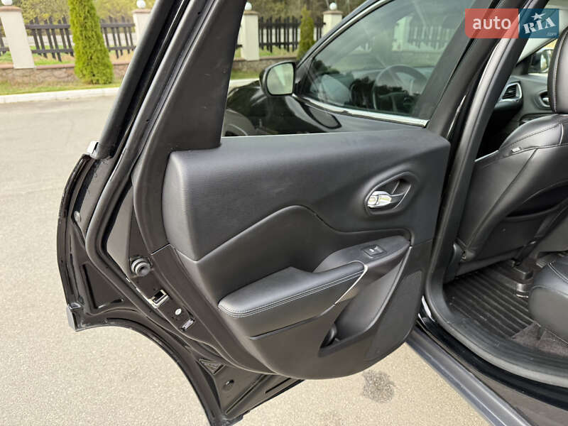 Внедорожник / Кроссовер Jeep Cherokee 2018 в Киеве