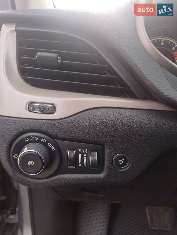 Внедорожник / Кроссовер Jeep Cherokee 2015 в Киеве фото 14 Внедорожник / Кроссовер Jeep Cherokee 2015 в Киеве