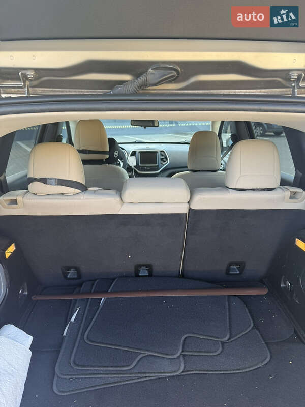 Позашляховик / Кросовер Jeep Cherokee 2017 в Житомирі