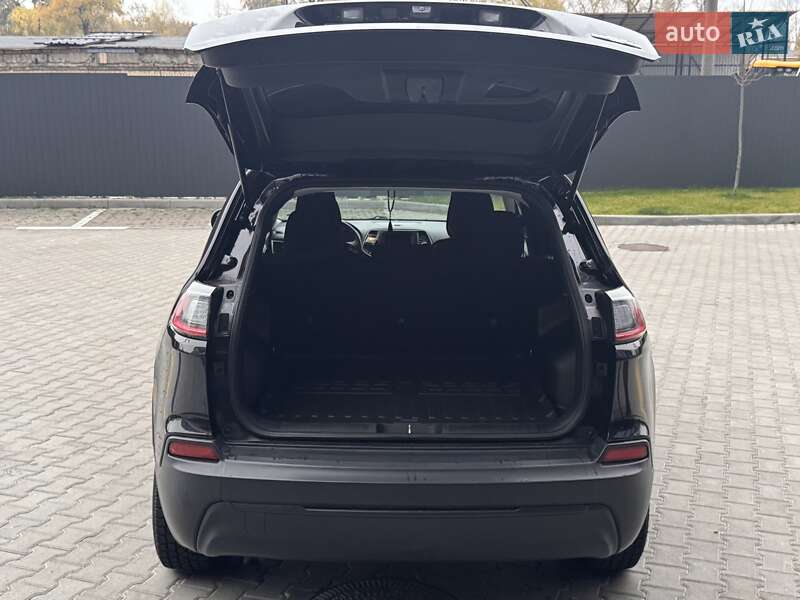 Внедорожник / Кроссовер Jeep Cherokee 2018 в Киеве